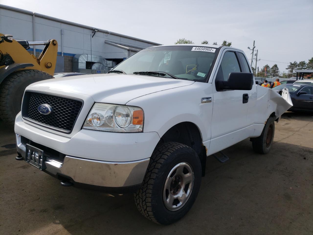 Photo 2 from auction – 2005 FORD F150 with VIN 1FTRF14595NB06054
