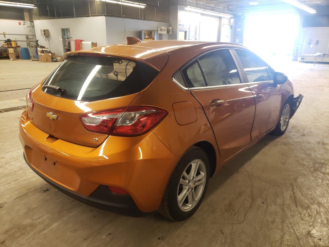 Photo 4 from auction – 2017 CHEVROLET CRUZE LT with VIN 3G1BE6SM3HS549671