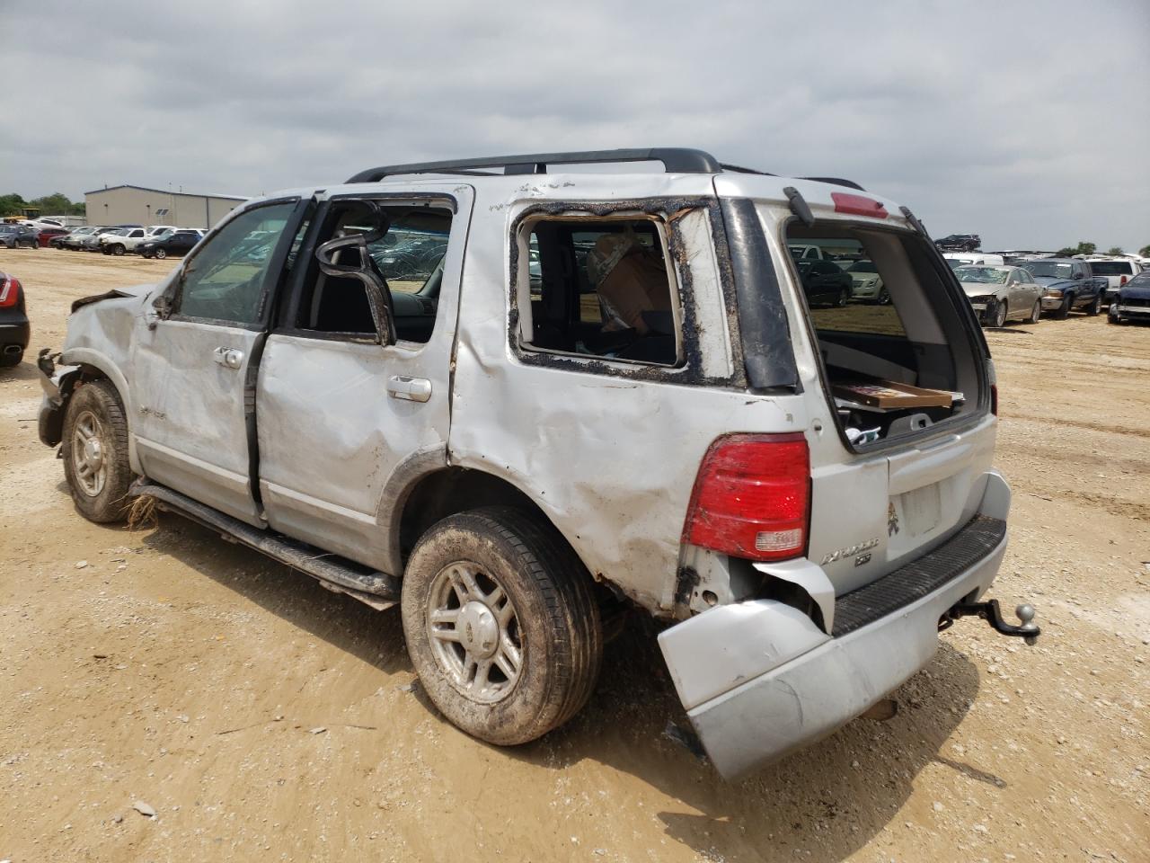 Photo 3 from auction – 2002 FORD EXPLORER X with VIN 1FMZU73E82UA69067