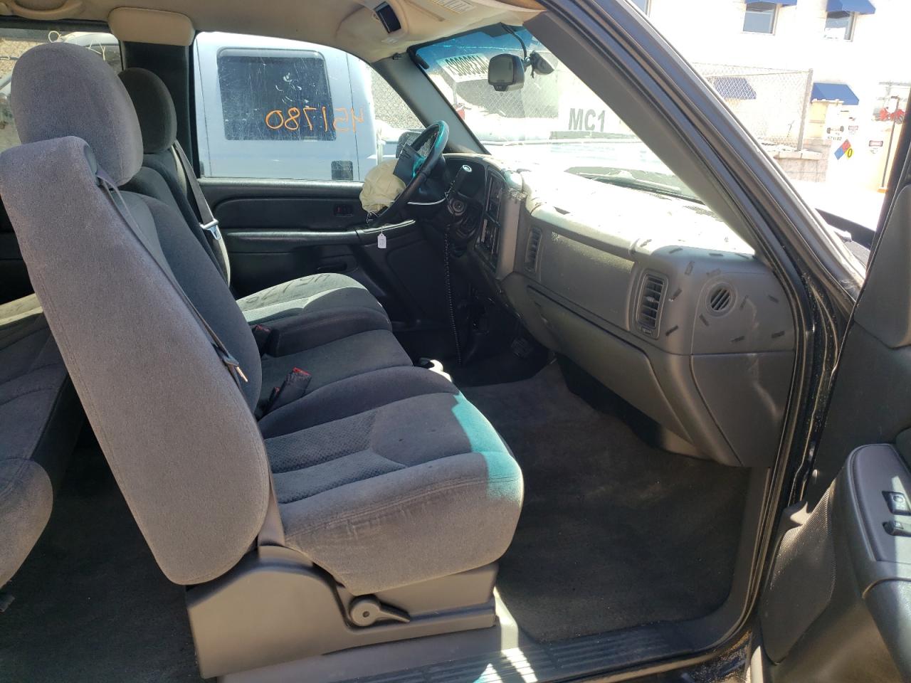 Photo 5 from auction – 2005 CHEVROLET SILVERADO with VIN 1GCEK19BX5E258370