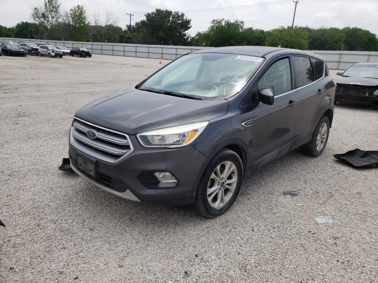 Photo 2 from auction – 2017 FORD ESCAPE SE with VIN 1FMCU0GD3HUB08915
