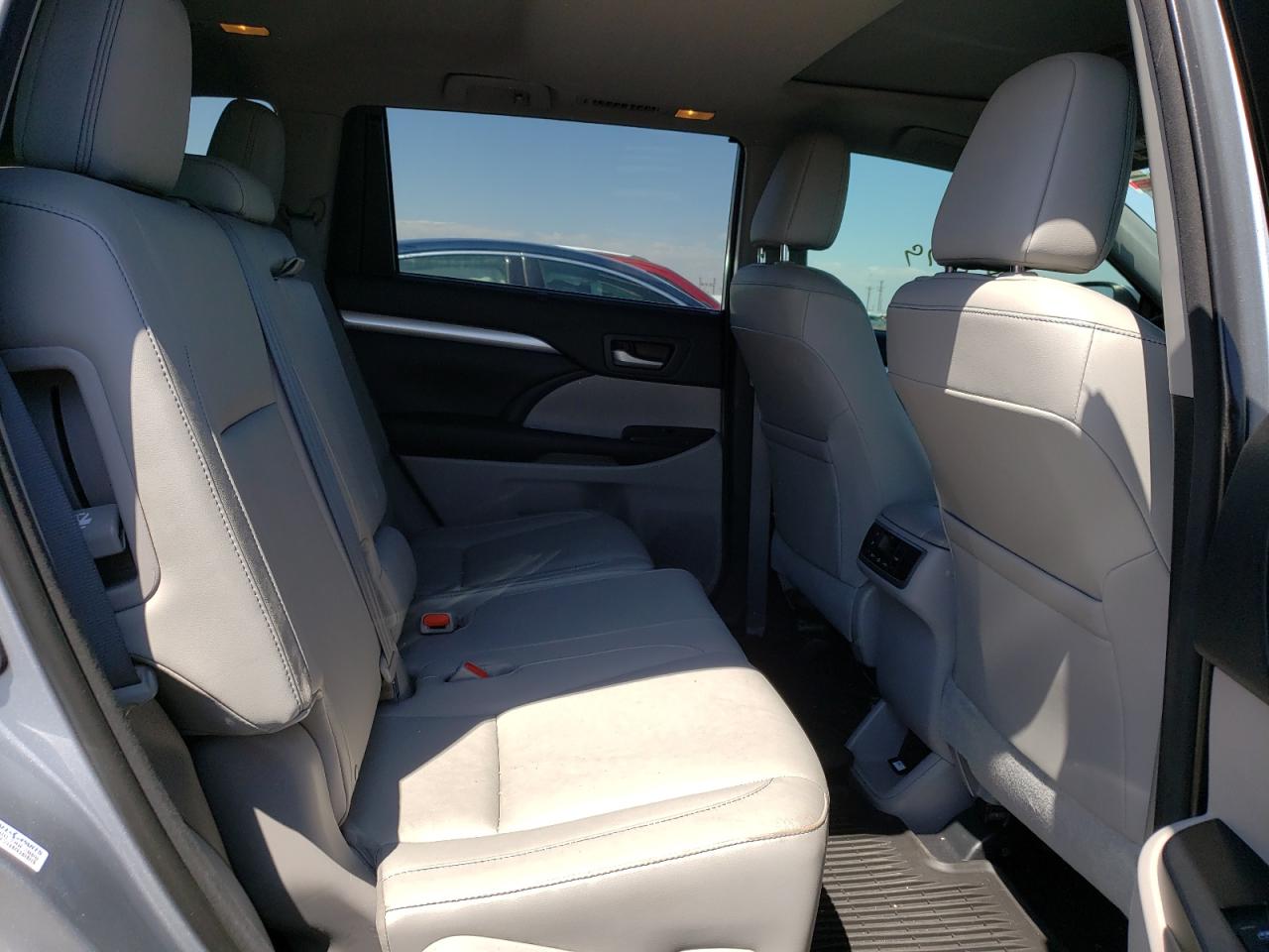 Photo 6 from auction – 2015 TOYOTA HIGHLANDER with VIN 5TDJKRFH5FS091322