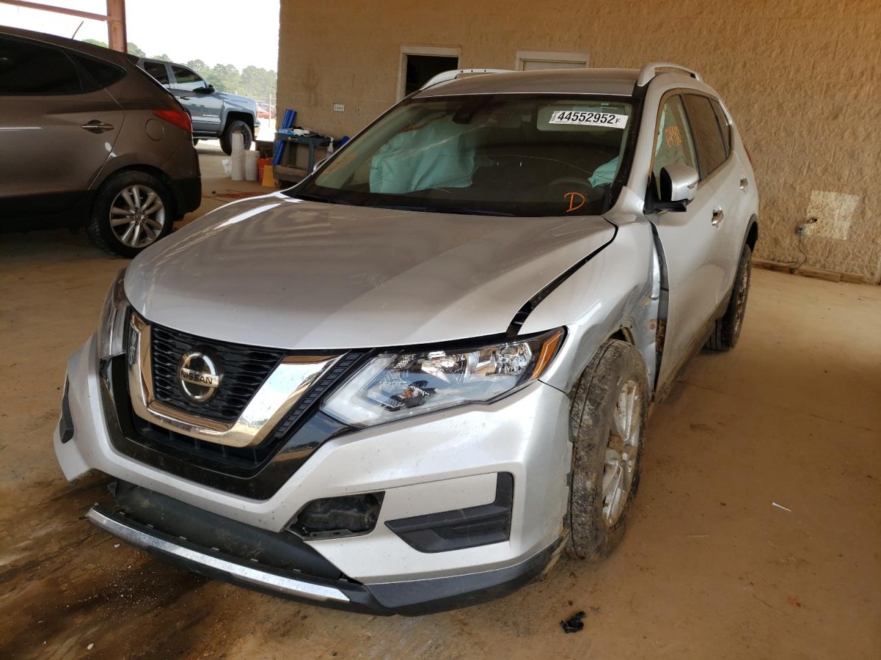 Photo 2 from auction – 2019 NISSAN ROGUE S with VIN KNMAT2MT1KP534758