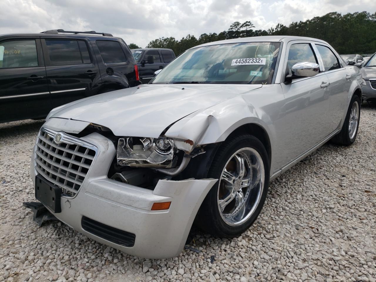Photo 2 from auction – 2008 CHRYSLER 300 LX with VIN 2C3KA43R38H106896