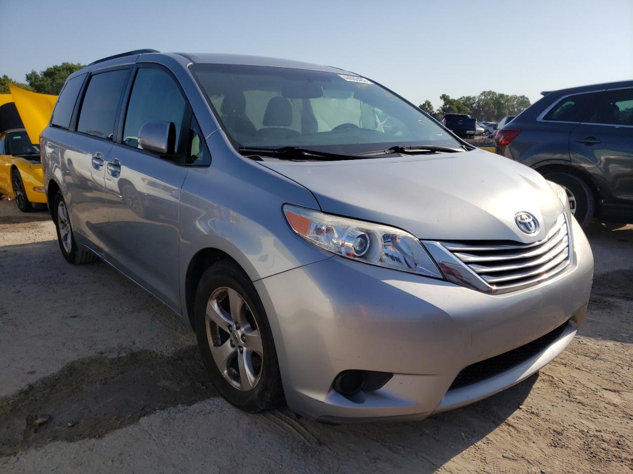 TOYOTA SIENNA LE 2017 with VIN 5TDKZ3DC3HS767922 - Photo from auction
