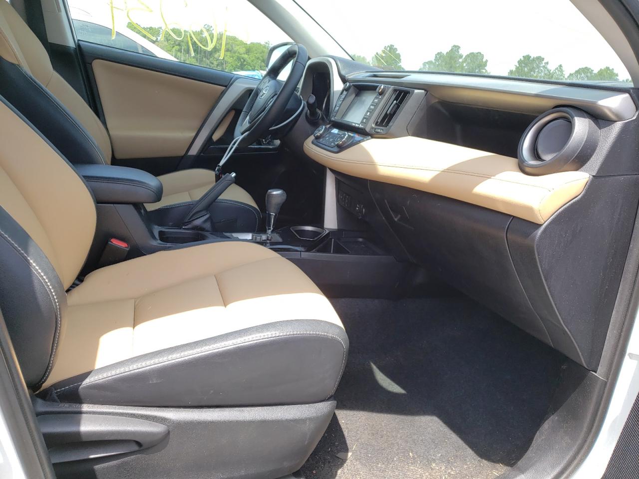 Photo 19 from auction – 2016 TOYOTA RAV4 LIMIT with VIN 2T3DFREVXGW415731