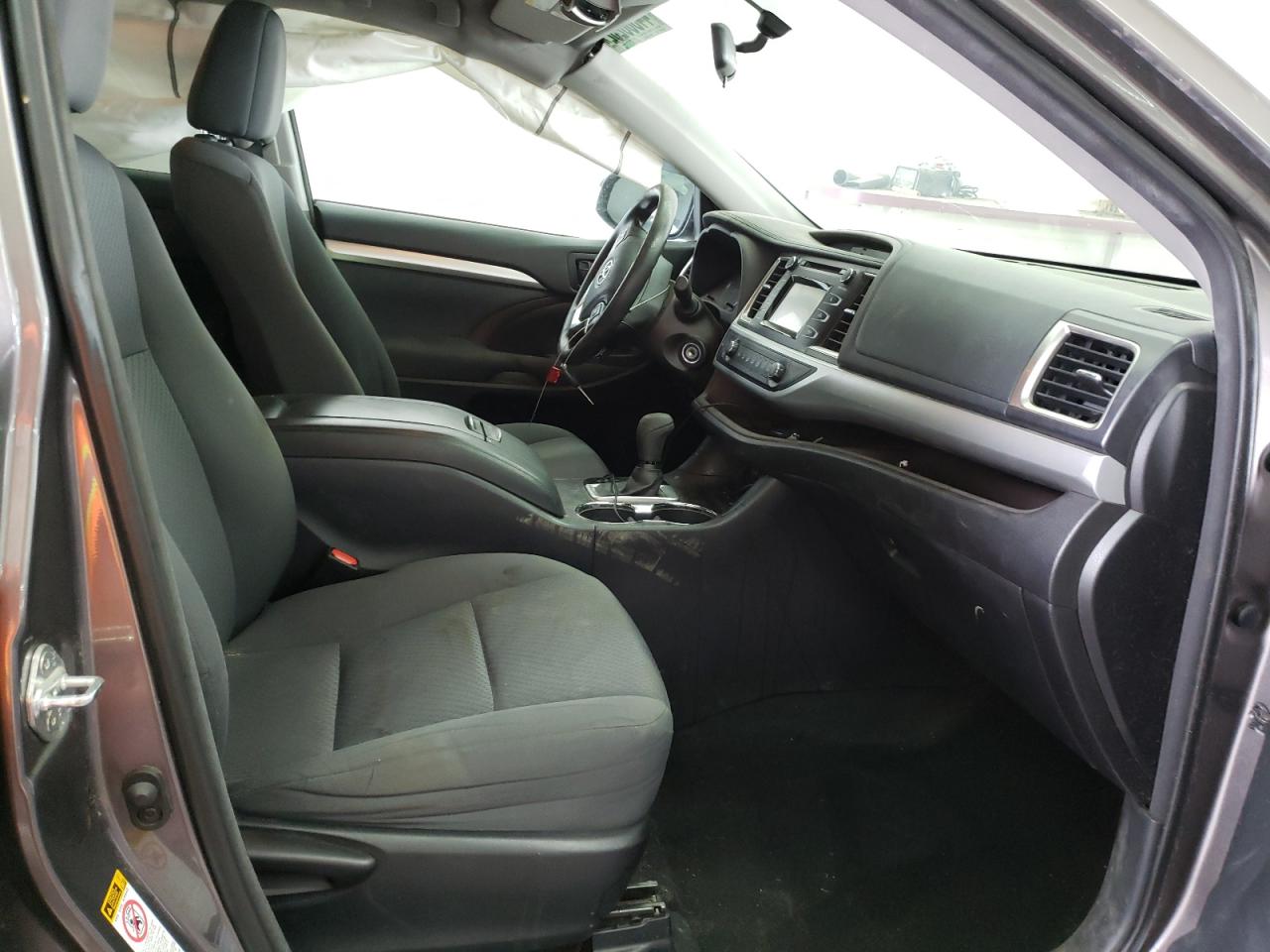 Photo 5 from auction – 2016 TOYOTA HIGHLANDER with VIN 5TDBKRFH5GS229057