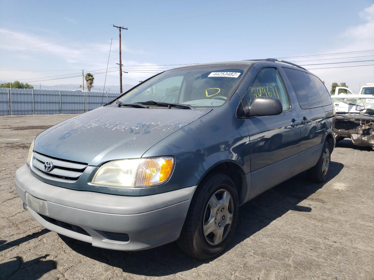 Photo 2 from auction – 2003 TOYOTA SIENNA CE with VIN 4T3ZF19C83U529284
