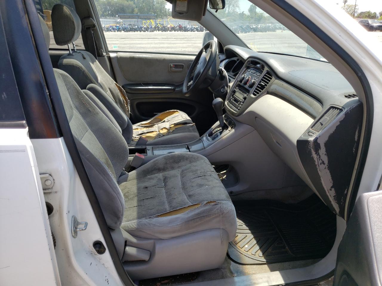 Photo 5 from auction – 2002 TOYOTA HIGHLANDER with VIN JTEGF21A120033393