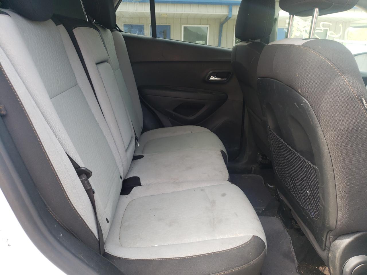 Photo 6 from auction – 2020 CHEVROLET TRAX LS with VIN 3GNCJNSB3LL165173