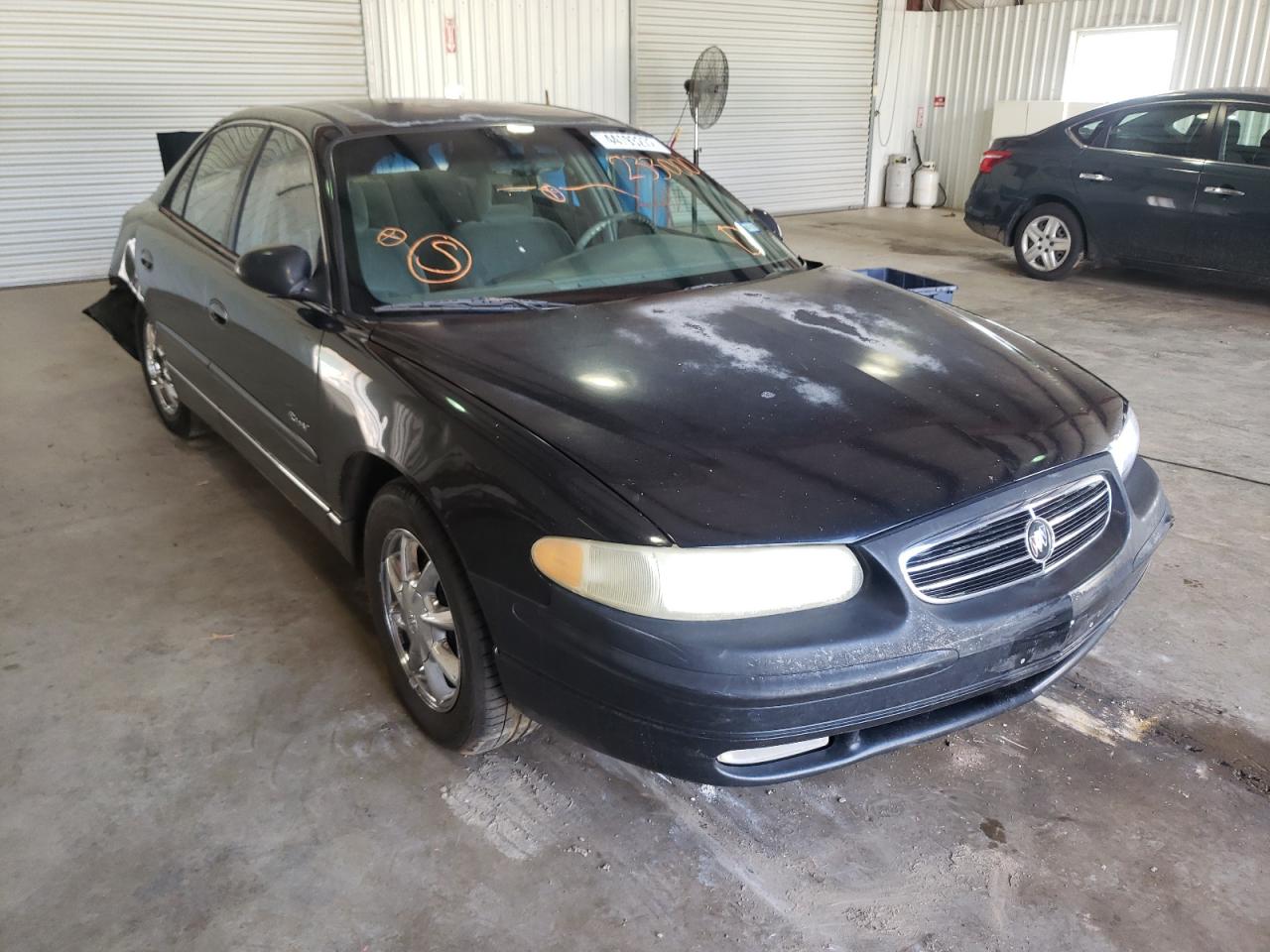 BUICK REGAL LS 2000 with VIN 2G4WB52K7Y1233000 - Photo from auction