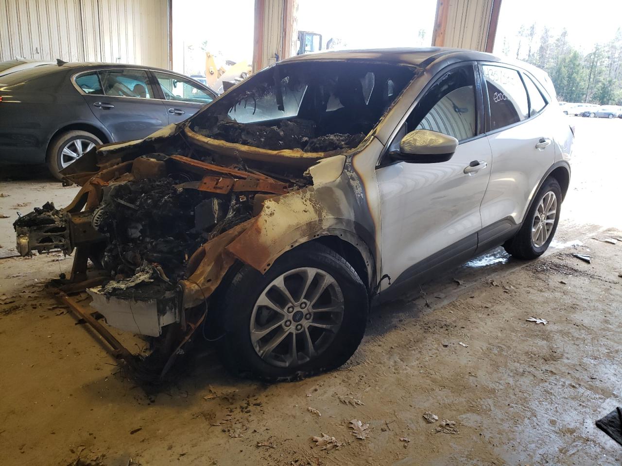 Photo 2 from auction – 2020 FORD ESCAPE SE with VIN 1FMCU9G65LUC14815