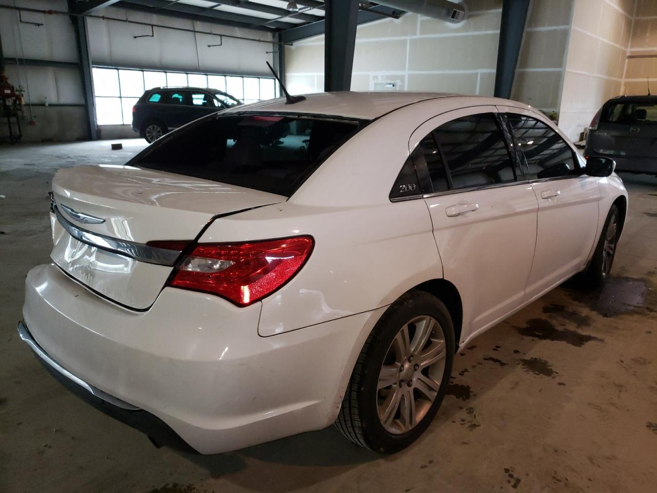 Photo 4 from auction – 2013 CHRYSLER 200 LX with VIN 1C3CCBAB0DN762872