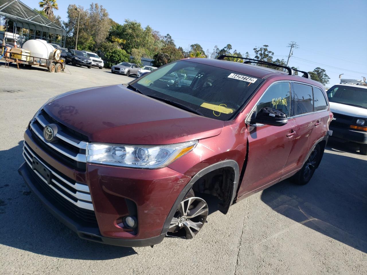 Photo 2 from auction – 2018 TOYOTA HIGHLANDER with VIN 5TDBZRFH7JS841845