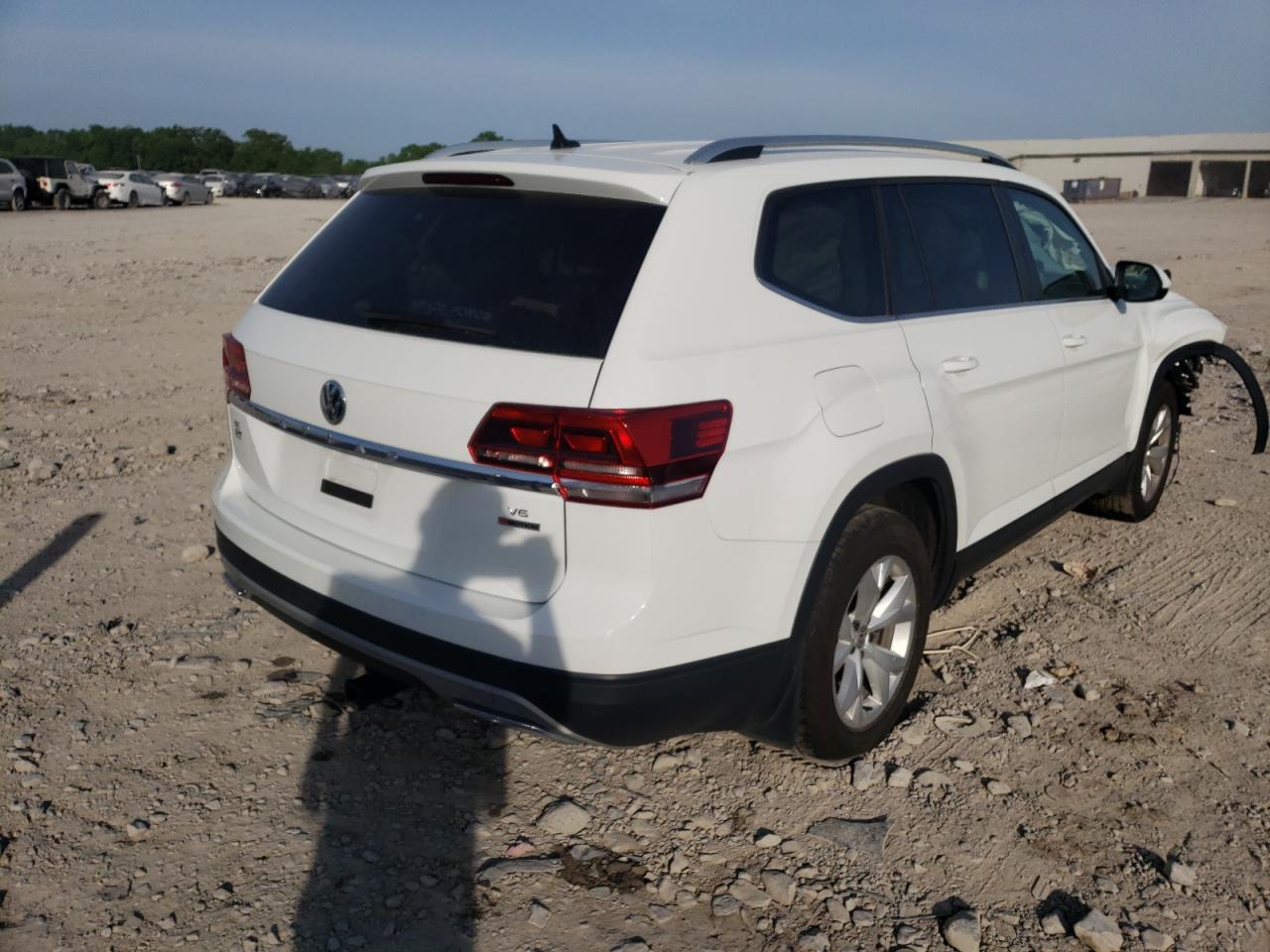 Photo 4 from auction – 2018 VOLKSWAGEN ATLAS SE with VIN 1V2KR2CA9JC530366