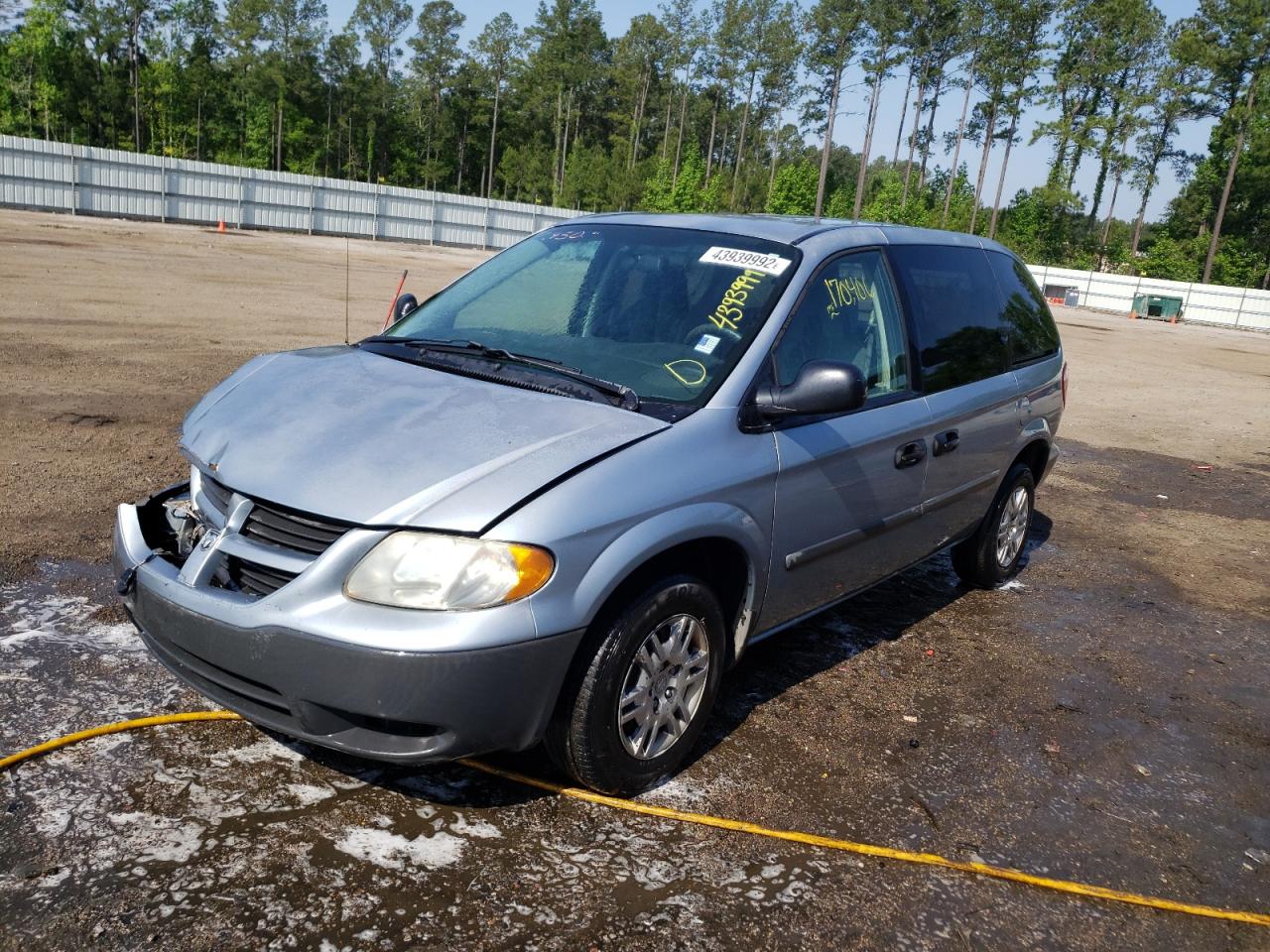 Photo 2 from auction – 2005 DODGE CARAVAN SE with VIN 1D4GP25E05B315714