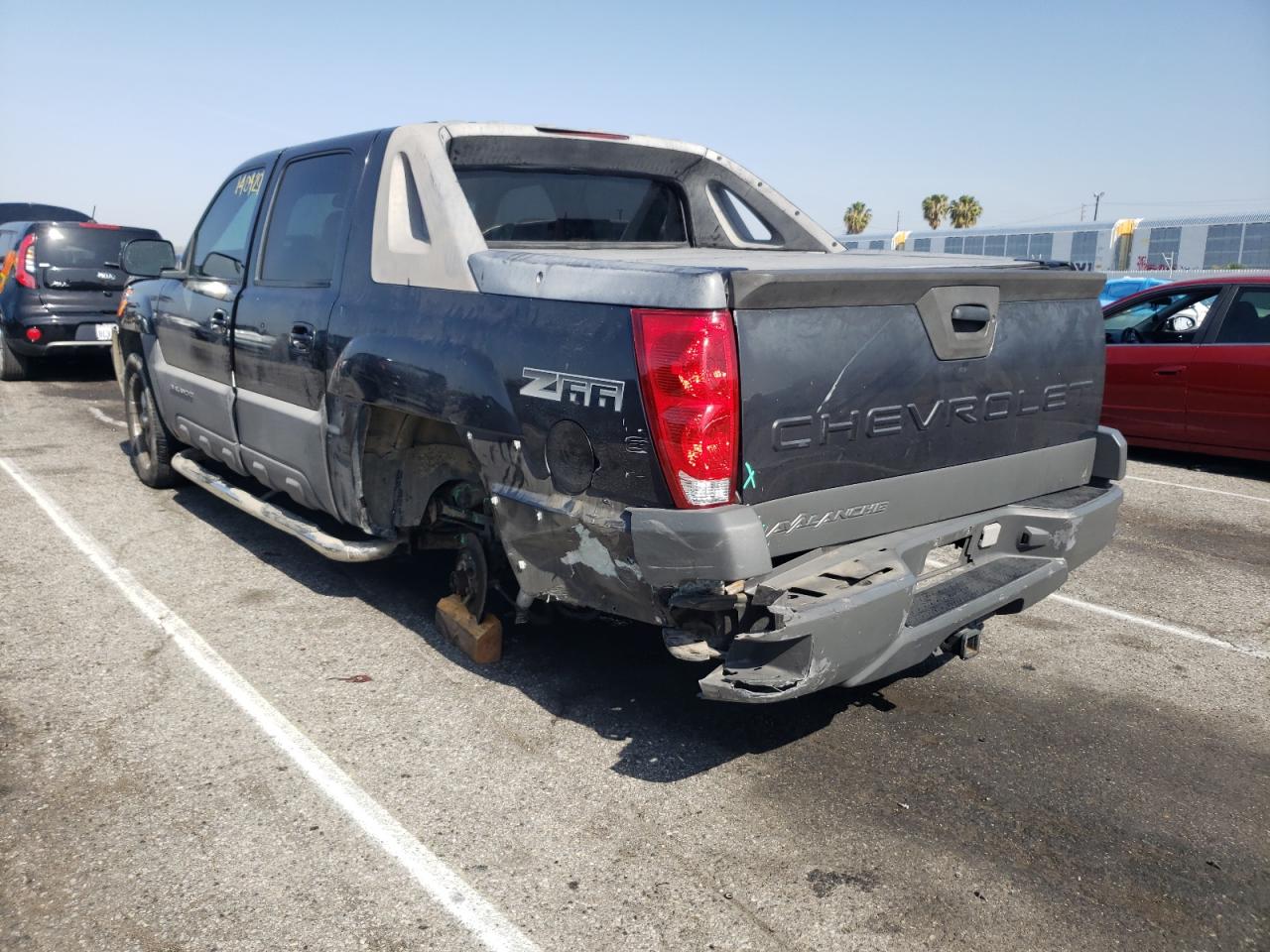 Photo 3 from auction – 2004 CHEVROLET AVALANCHE with VIN 3GNEC12TX4G319103