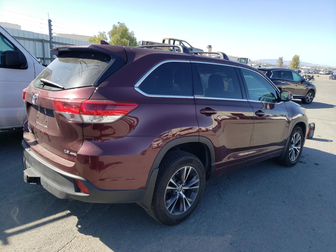 Photo 4 from auction – 2018 TOYOTA HIGHLANDER with VIN 5TDBZRFH7JS841845
