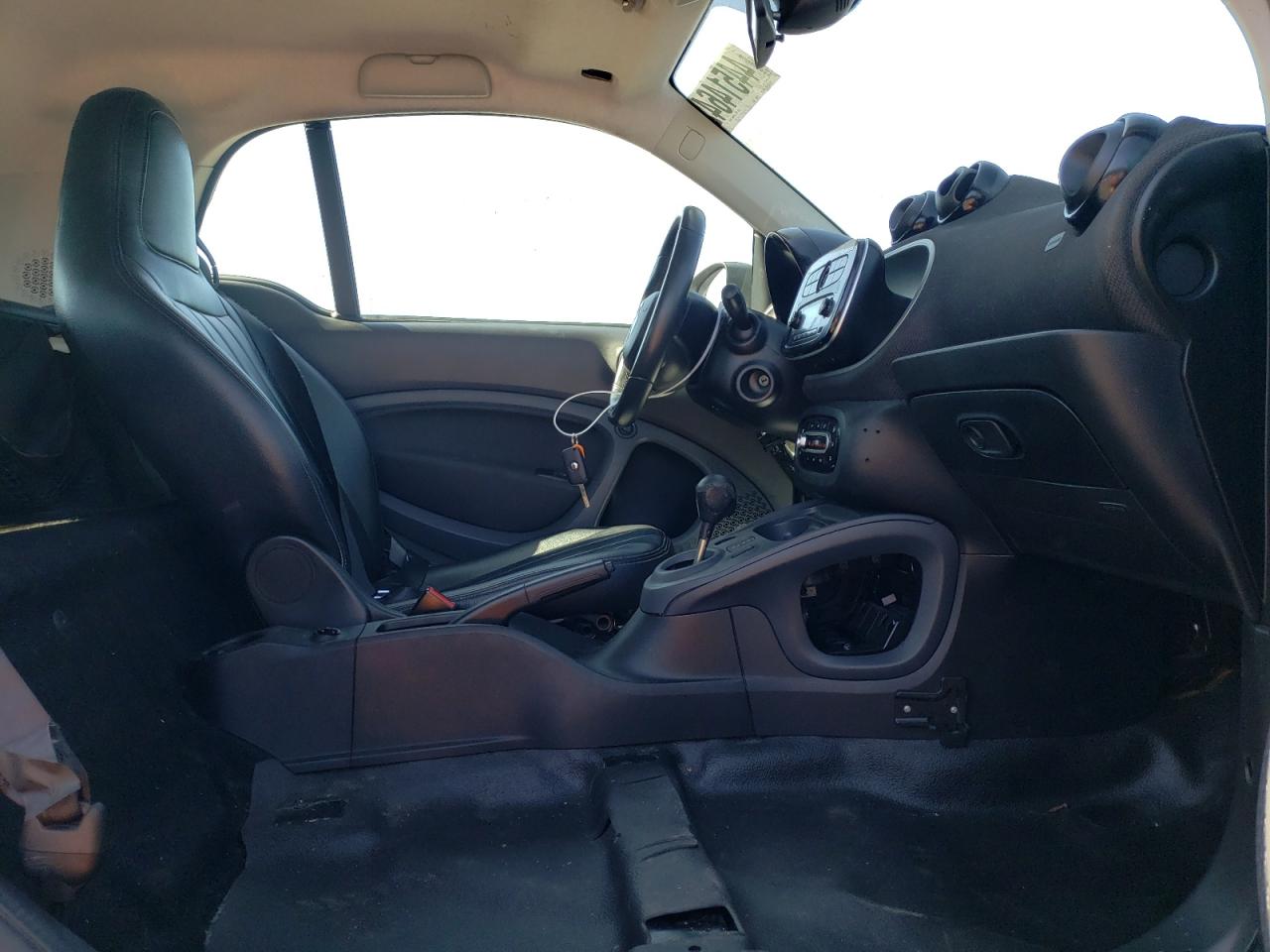 Photo 5 from auction – 2016 SMART FORTWO with VIN WMEFJ5DA4GK060905