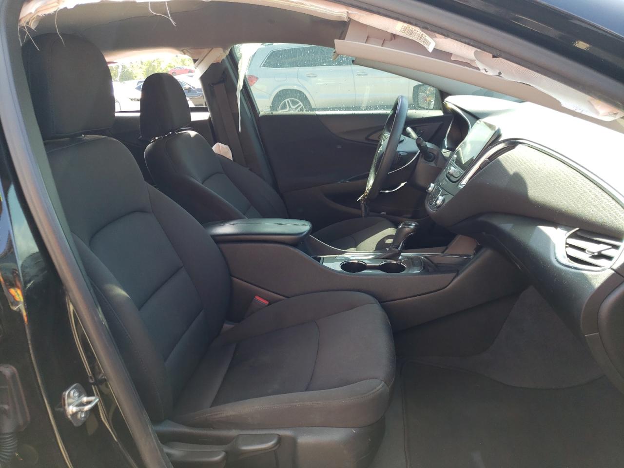 Photo 5 from auction – 2019 CHEVROLET MALIBU LT with VIN 1G1ZD5ST7KF163785