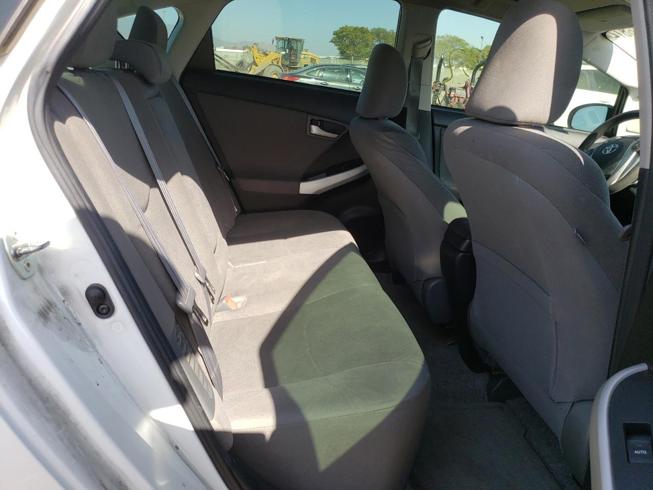 Photo 6 from auction – 2013 TOYOTA PRIUS with VIN JTDKN3DU5D5568083