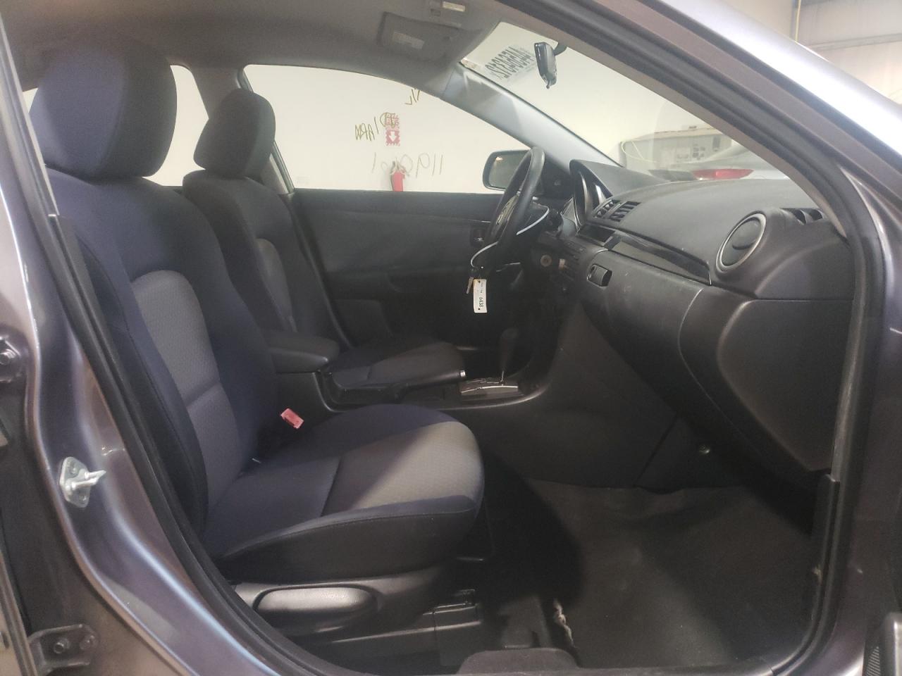Photo 5 from auction – 2005 MAZDA 3 I with VIN JM1BK12F451249946