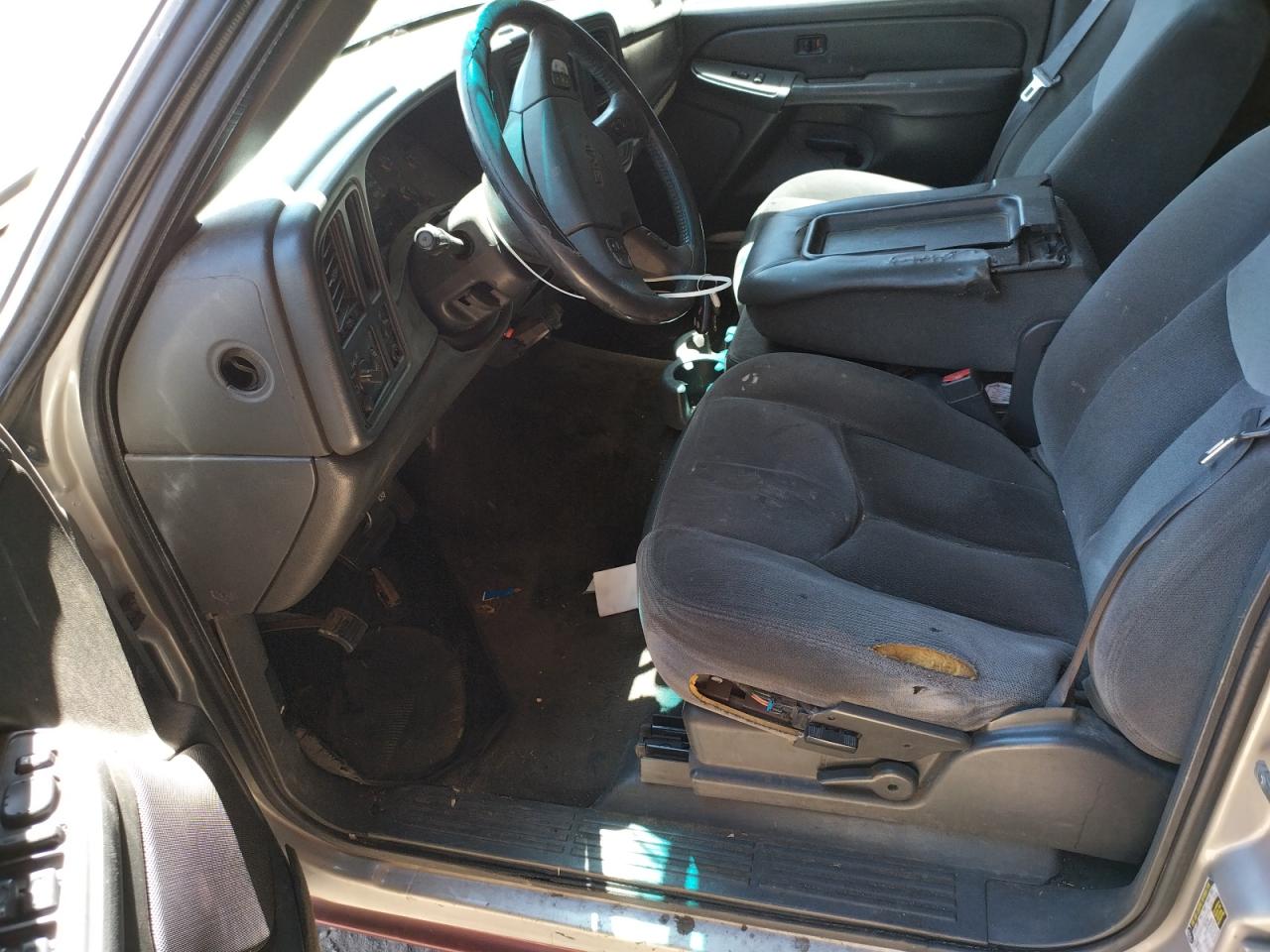 Photo 5 from auction – 2005 GMC NEW SIERRA with VIN 2GTEC13T751125534