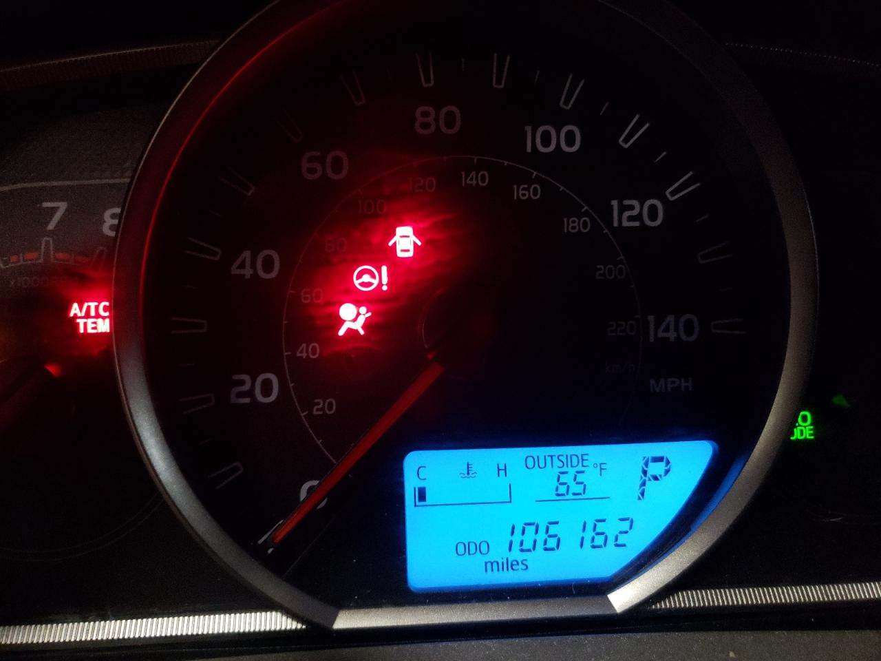 Photo 8 from auction – 2015 TOYOTA RAV4 LE with VIN JTMBFREV5FJ031053