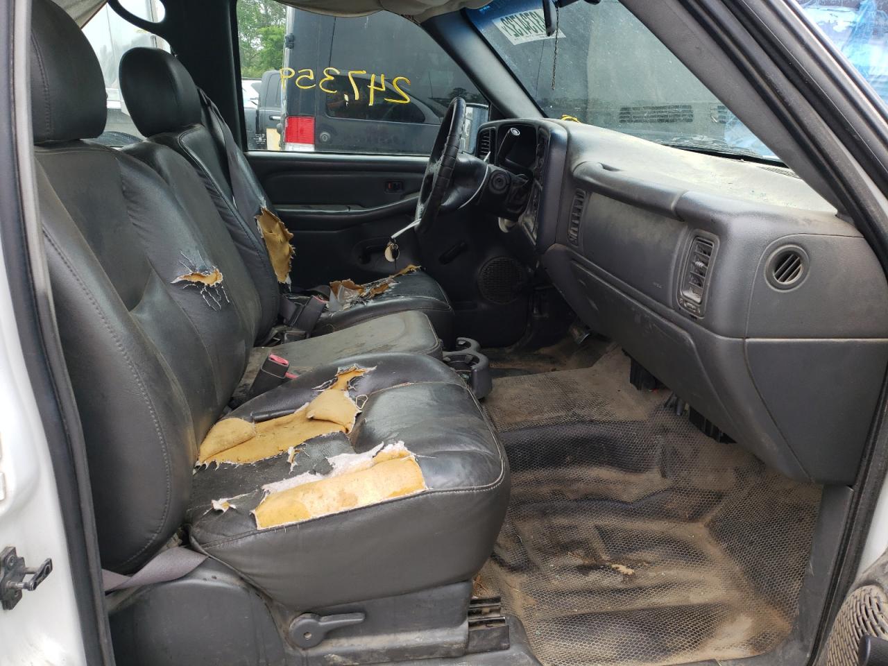 Photo 5 from auction – 2003 CHEVROLET SILVERADO with VIN 1GBHC23U53F170669