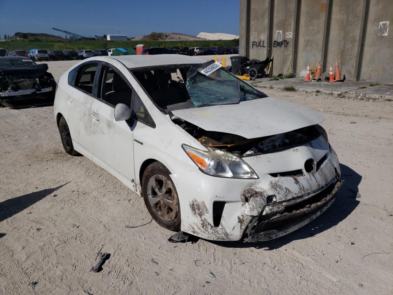 TOYOTA PRIUS 2014 مع رقم تعريف المركبة JTDKN3DU3E1805937 - صورة من المزاد
