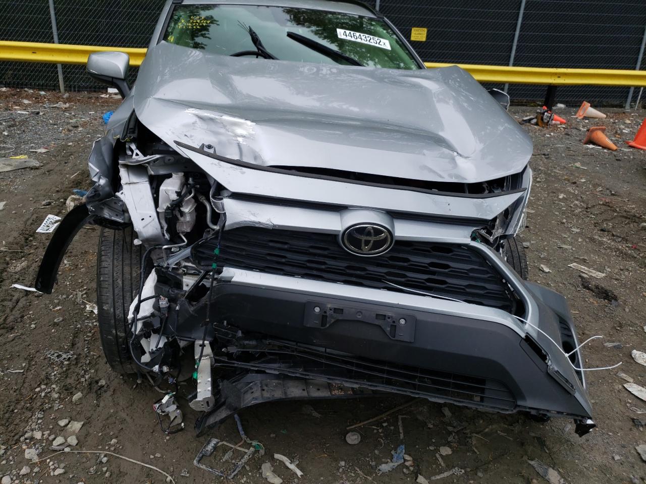 Photo 9 from auction – 2019 TOYOTA RAV4 XLE with VIN JTMP1RFV8KD509669