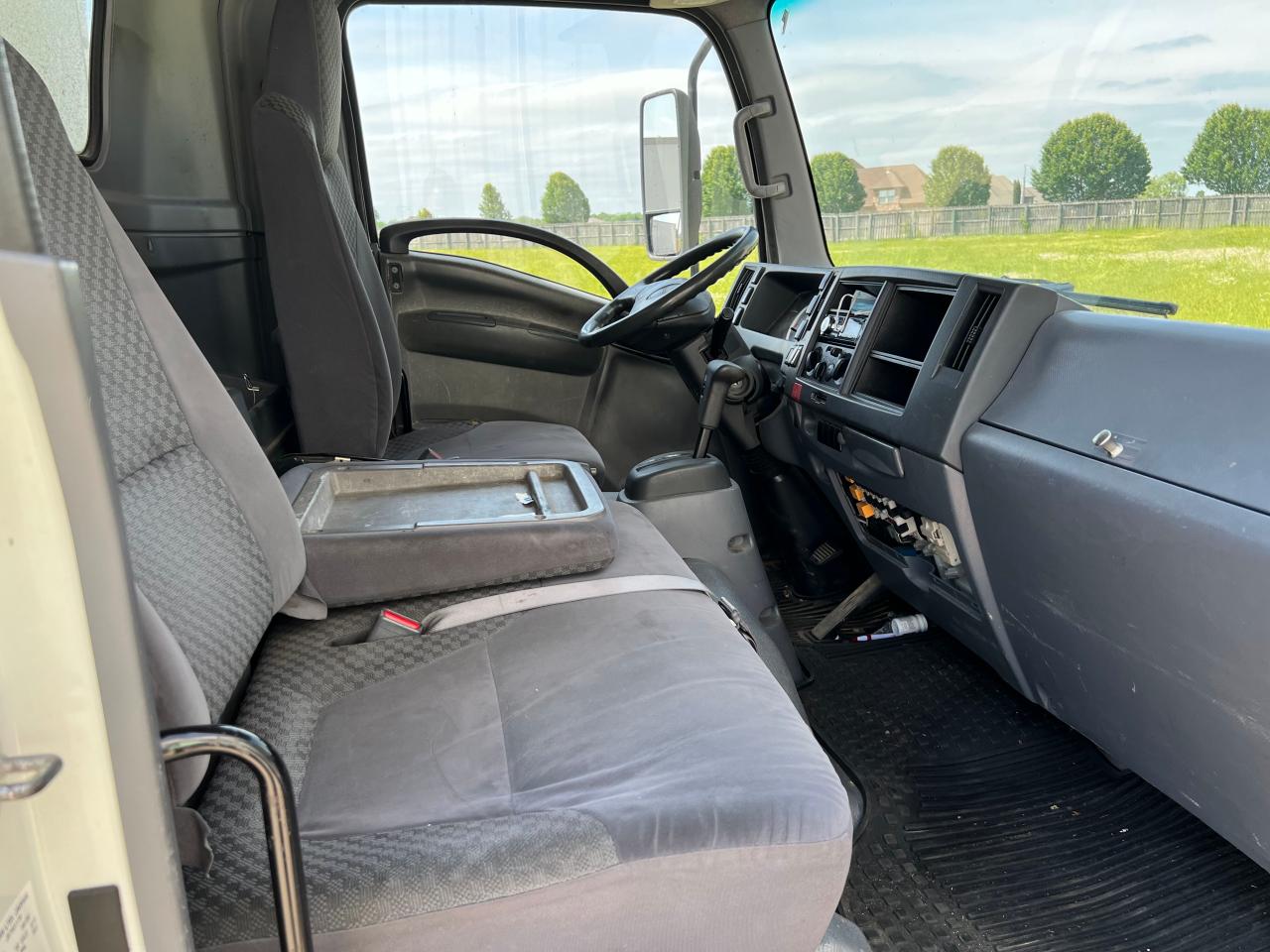 Photo 5 from auction – 2011 ISUZU NPR with VIN JALB4W170B7401178