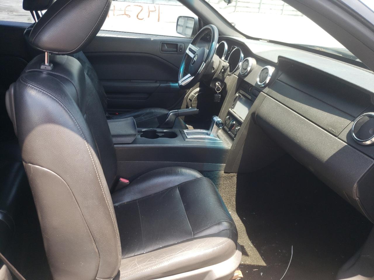 Photo 5 from auction – 2005 FORD MUSTANG with VIN 1ZVFT84N755204081
