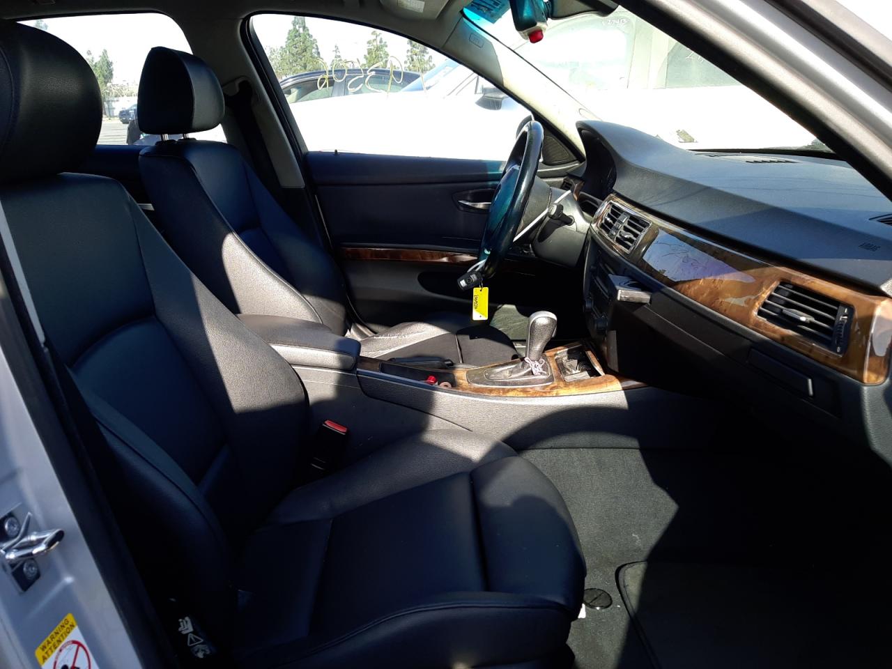 Photo 5 from auction – 2006 BMW 325 I with VIN WBAVB13546KX38715