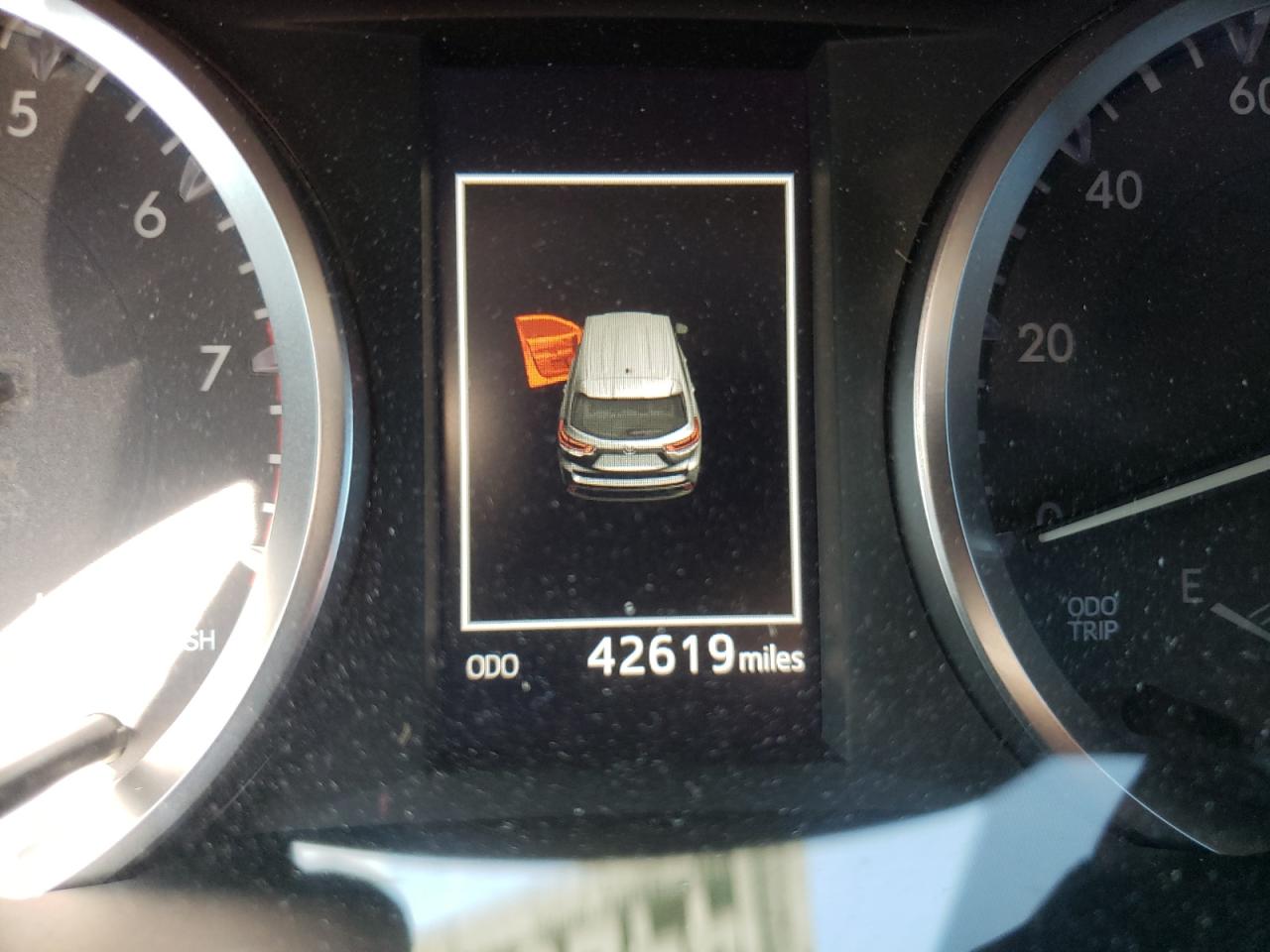 Photo 8 from auction – 2018 TOYOTA HIGHLANDER with VIN 5TDBZRFH7JS841845