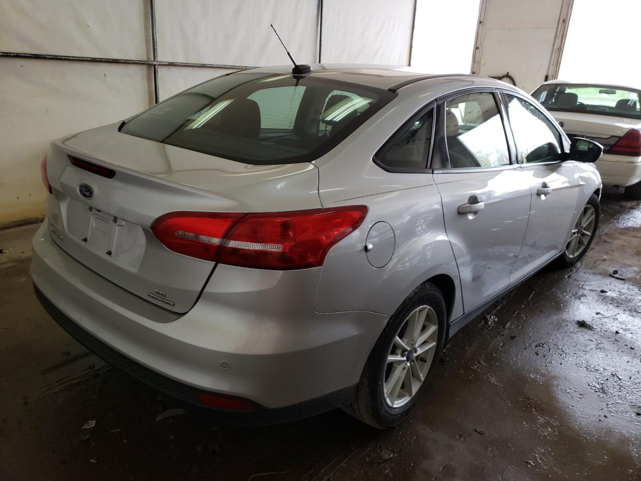 Photo 4 from auction – 2015 FORD FOCUS SE with VIN 1FADP3F21FL384374