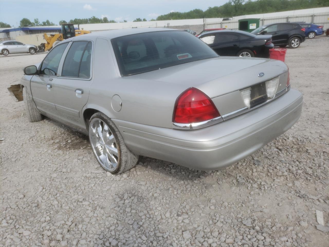 Photo 3 from auction – 2004 FORD CROWN VICT with VIN 2FAFP73W34X116692