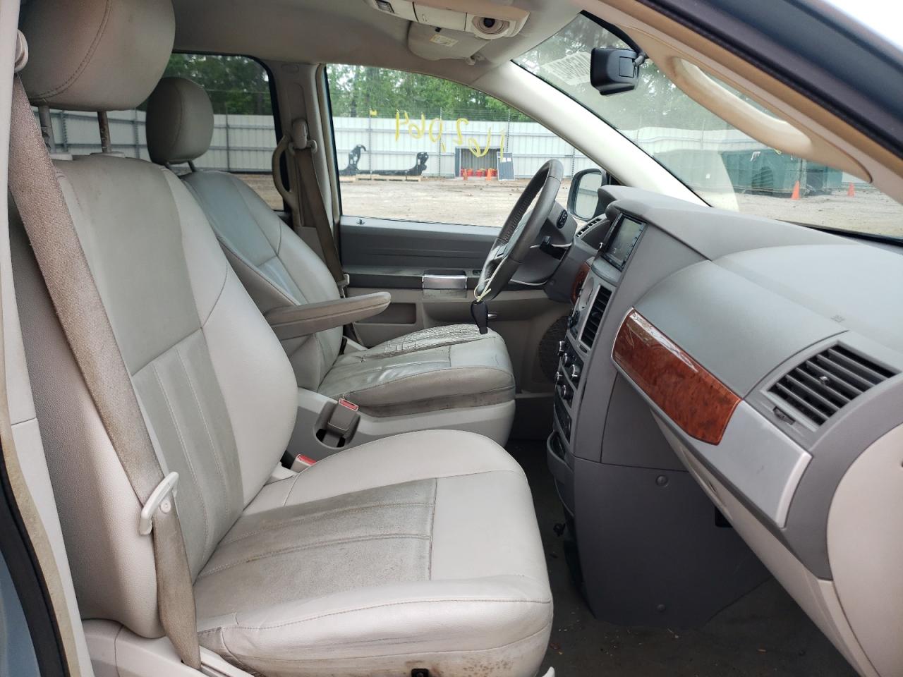 Photo 5 from auction – 2008 CHRYSLER TOWN & COU with VIN 2A8HR54P68R791903