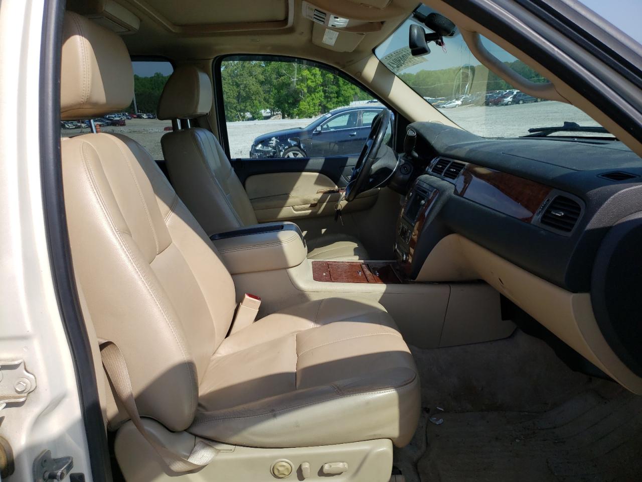 Photo 5 from auction – 2008 CHEVROLET SUBURBAN C with VIN 1GNFC16048R200733