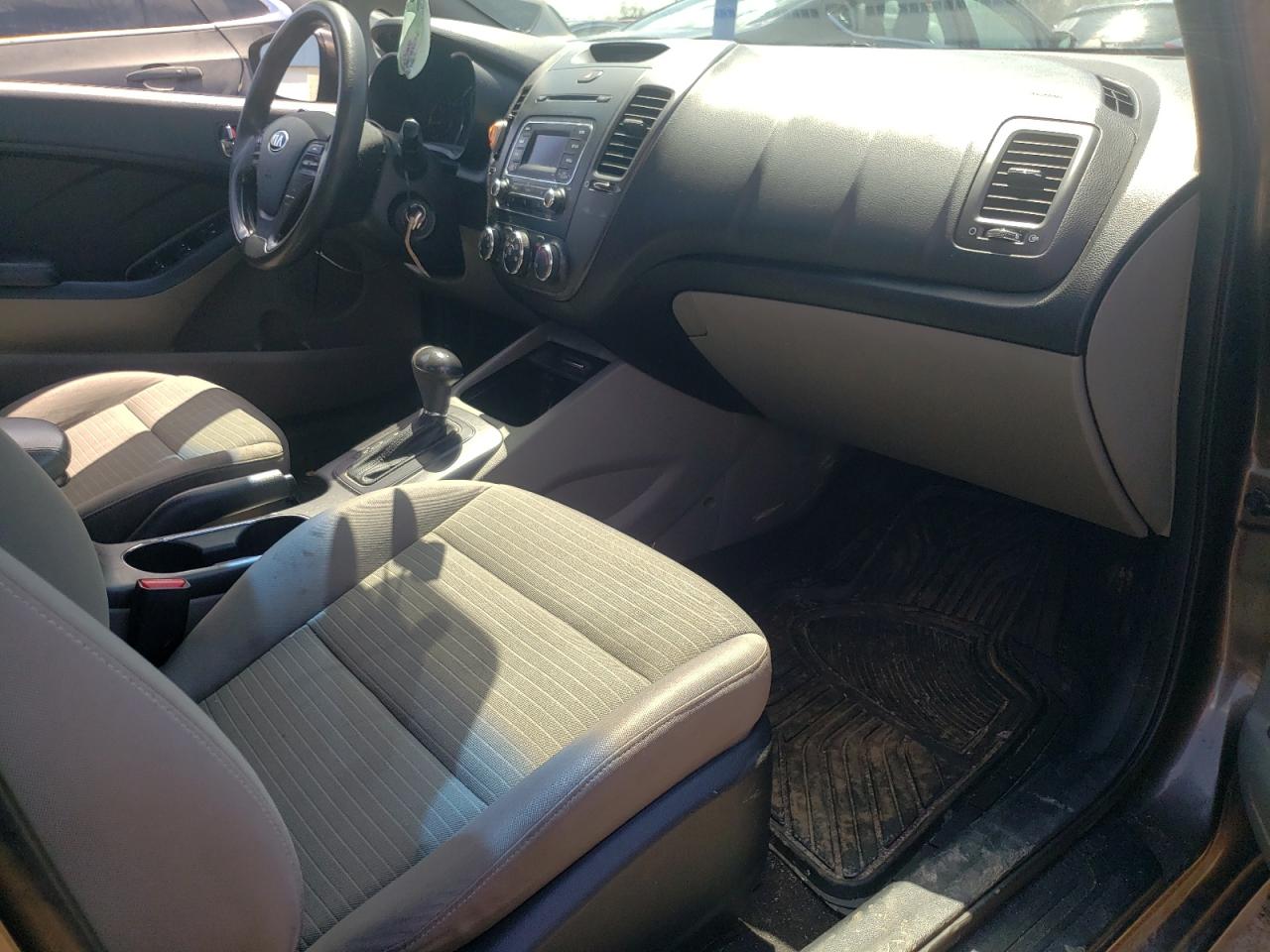 Photo 5 from auction – 2014 KIA FORTE LX with VIN KNAFX4A67E5063426
