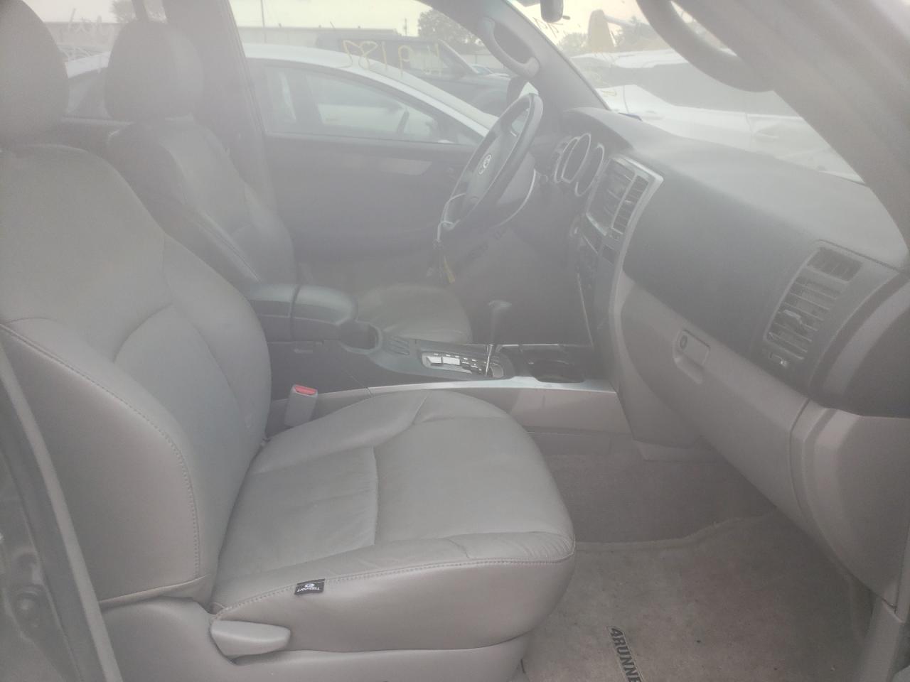 Photo 5 from auction – 2005 TOYOTA 4RUNNER SR with VIN JTEZU14R058040299