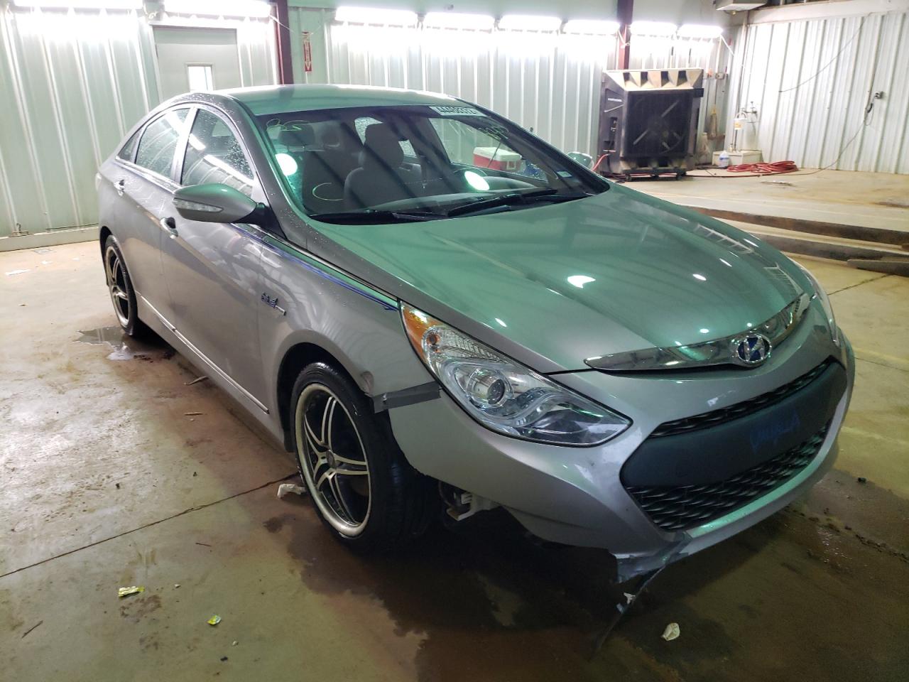 HYUNDAI SONATA HYB 2012 with VIN KMHEC4A46CA028305 - Photo from auction