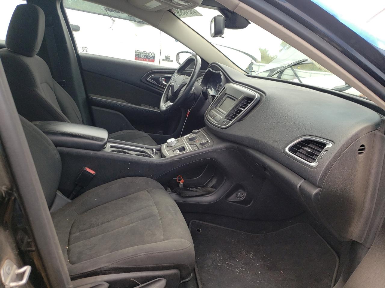 Photo 5 from auction – 2016 CHRYSLER 200 LIMITE with VIN 1C3CCCAG8GN143183