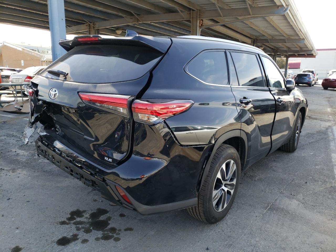 Photo 4 from auction – 2022 TOYOTA HIGHLANDER with VIN 5TDGZRAH4NS109322