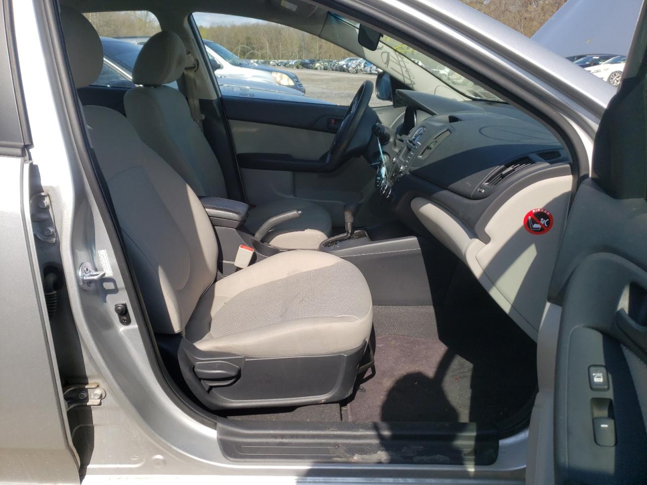 Photo 5 from auction – 2010 KIA FORTE EX with VIN KNAFU4A21A5199180