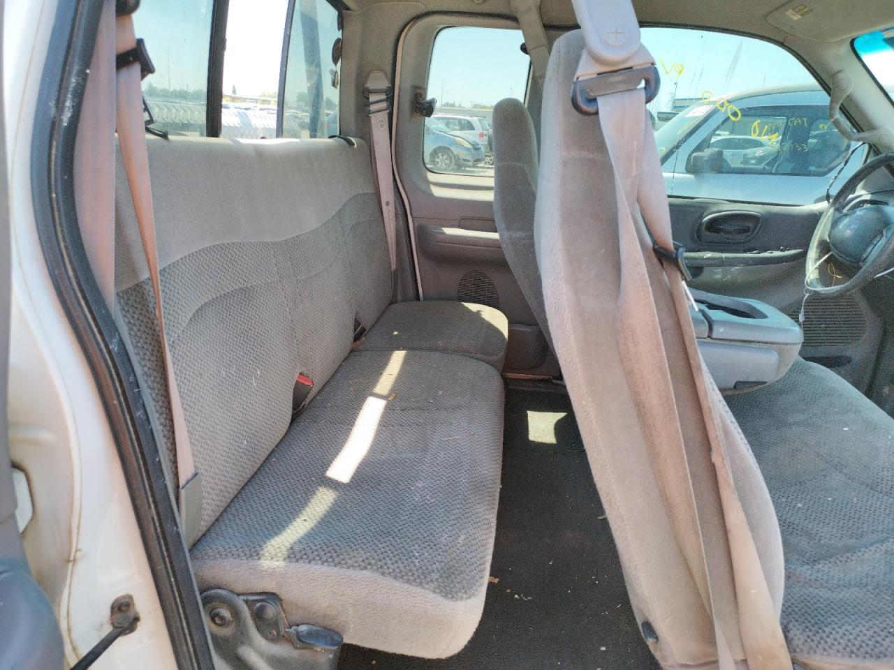 Photo 6 from auction – 2001 FORD F150 with VIN 1FTRX17W71KF52362