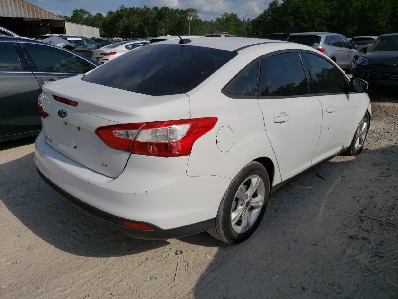 Photo 4 from auction – 2014 FORD FOCUS SE with VIN 1FADP3F28EL447579