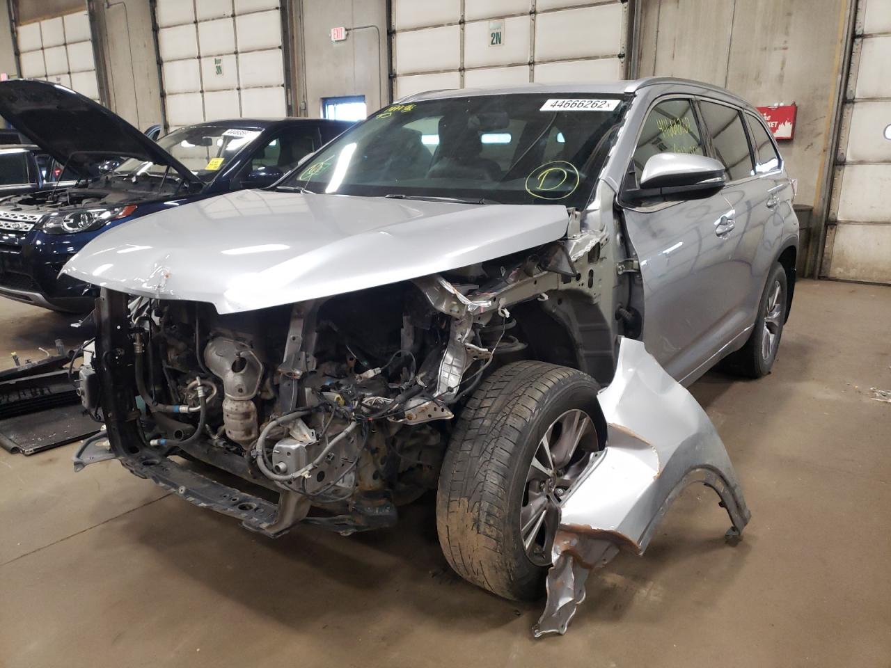Photo 2 from auction – 2015 TOYOTA HIGHLANDER with VIN 5TDJKRFH3FS146513