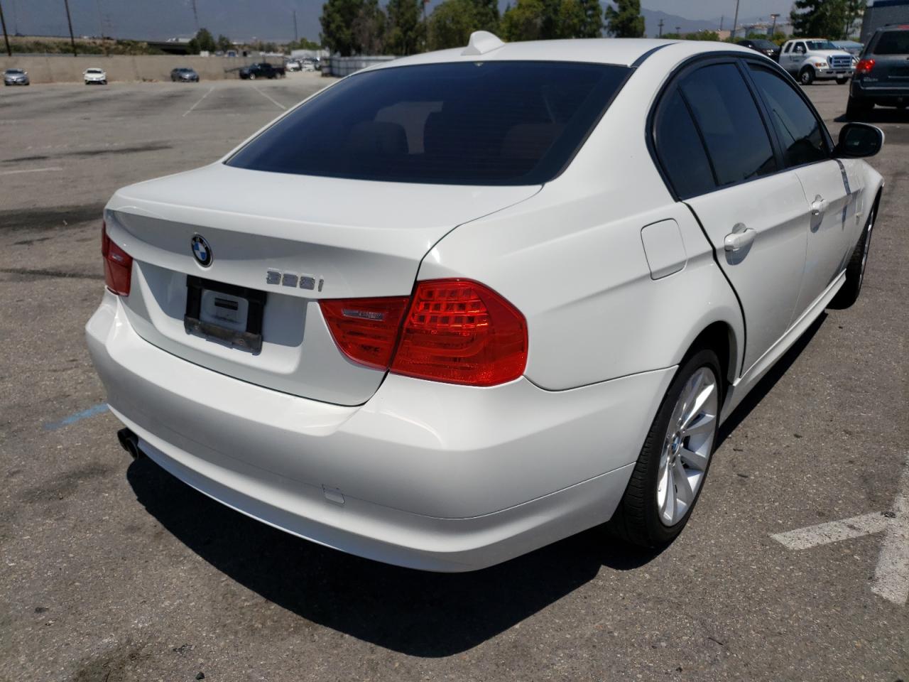 Photo 4 from auction – 2011 BMW 328 I SULE with VIN WBAPH5G51BNM72569