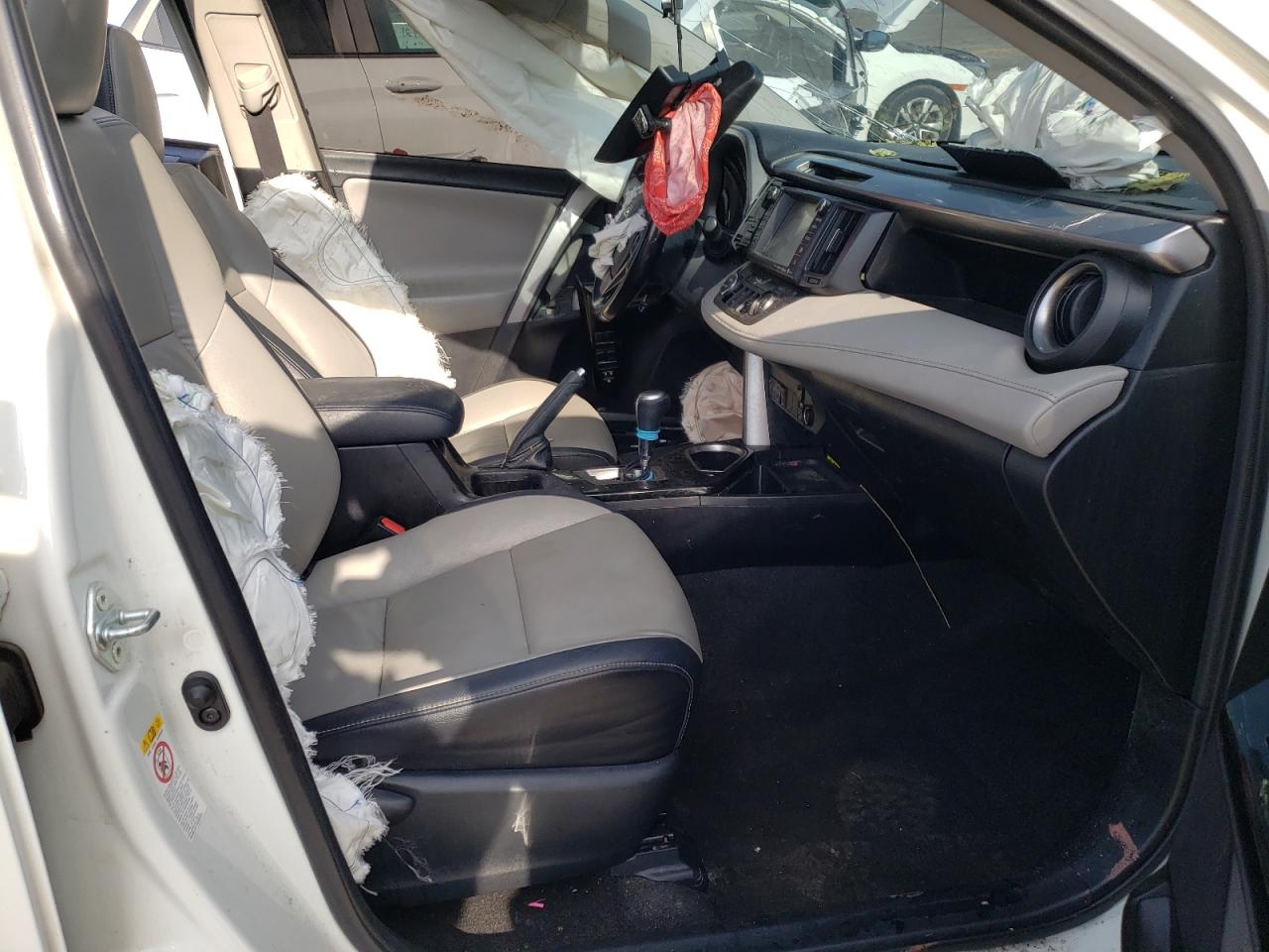 Photo 5 from auction – 2016 TOYOTA RAV4 LIMIT with VIN JTMYFREV2GJ064880